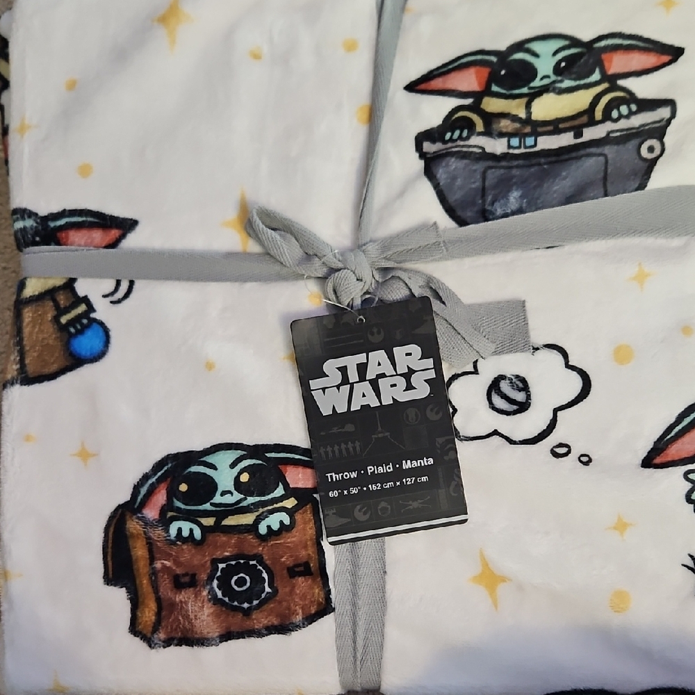 New Star Wars White With Multicolor Baby Yoda Grogu Throw Blanket